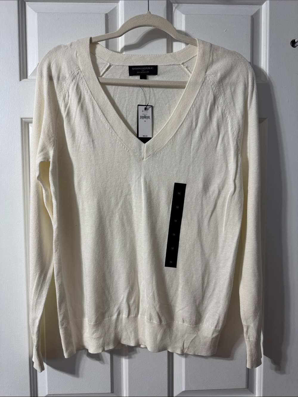 Banana Republic Cream V-Neck Pullover Sweater